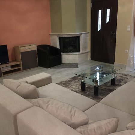 Archontiko Kirfis In Desfina Aparthotel Luaran gambar