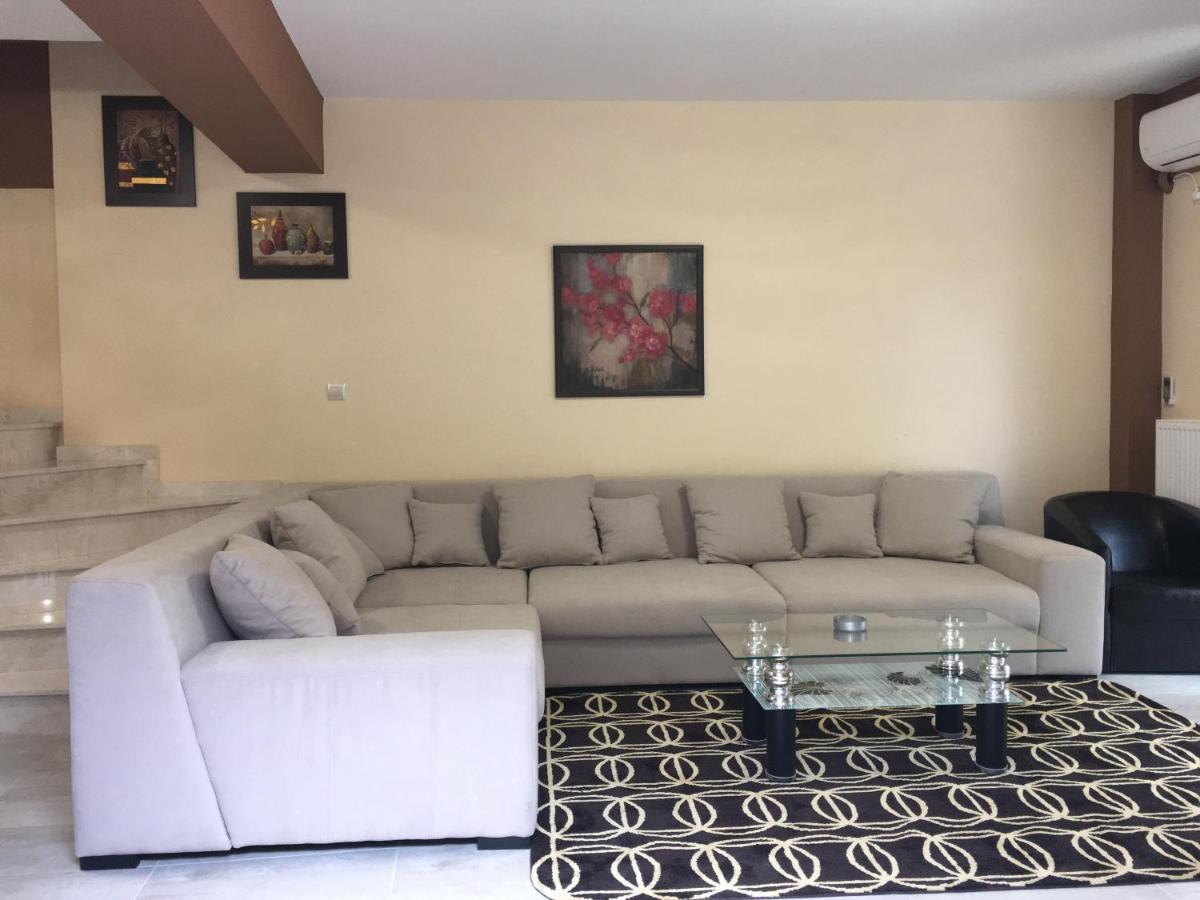 Archontiko Kirfis In Desfina Aparthotel Luaran gambar