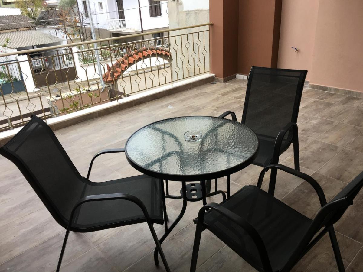 Archontiko Kirfis In Desfina Aparthotel Luaran gambar