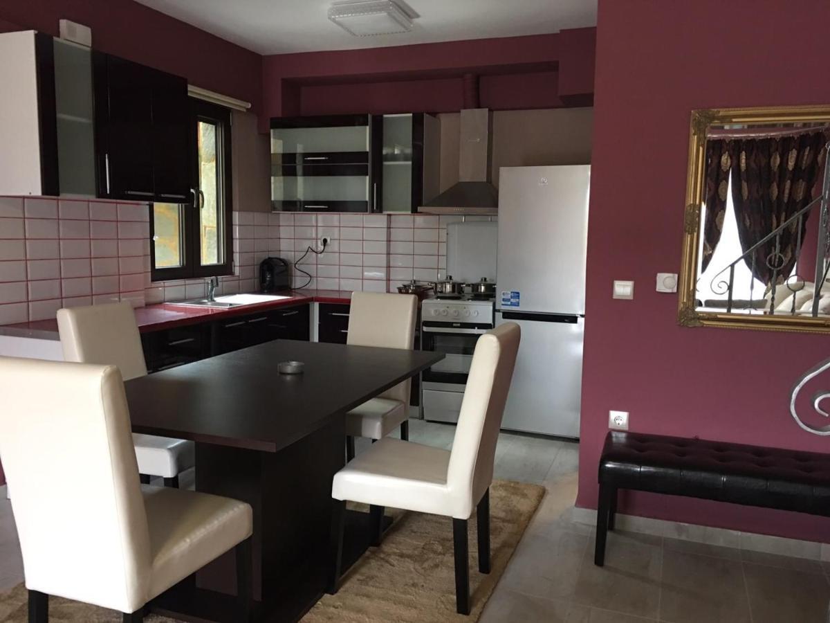 Archontiko Kirfis In Desfina Aparthotel Luaran gambar