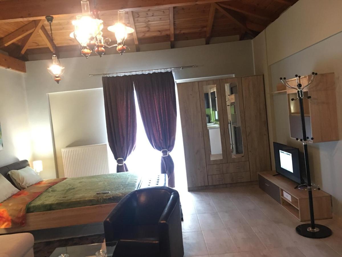 Archontiko Kirfis In Desfina Aparthotel Luaran gambar